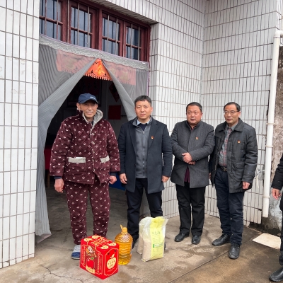 听民声 解民忧 暖民心 ——合肥市蜀山区人大代表绿叶集团董事长李方敏走访慰问困难群众