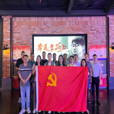 生如夏花 映照初心——和合生态党支部组织观看影片《李夏·在路上》
