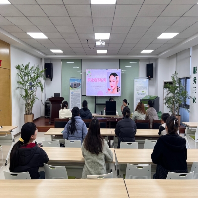 绿叶集团举办“三八”女神节职业妆容培训